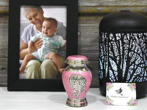 Urne de crémation rose rose Urne souvenir pour cendres humaines Urne rose artisanale pour cendres avec boîte et sacs de qualité supérieure - Product Image 5