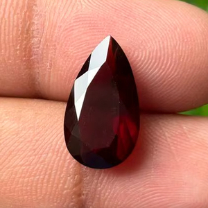 Pierre taillée poire à facettes grenat rouge naturel de haute qualité pour la fabrication de bijoux gemme en vrac calibrée directement d'Inde - Product Image 1