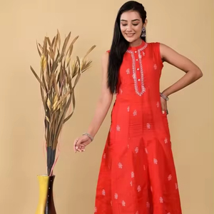 Kurta d'été élégante en coton, brodée de motifs ethniques, sans manches, taille naturelle, coupe trapèze, faite à la main, lavable, prête à porter - Product Image 1