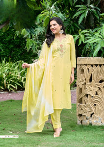 Série fantaisie broderie travail coton tenue décontracté kurti grossiste - Product Image 5