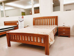 โครงเตียงขนาดใหญ่ เตียงทำมือพร้อมที่วางเท้า ทำจากไม้เนื้อแข็ง คิงไซส์ หรูหรา คุณภาพสูงสุด แกะสลัก งานไม้ เฟอร์นิเจอร์ห้องนอน - Product Image 1