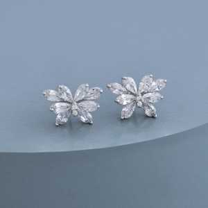 Boucles d'oreilles vintage en argent 92,5 et or 14 carats, modèle 191570, clous fleuris pendulants, tendance, en or rose avec diamants taille marquise émeraude - Product Image 2