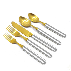 ชุดช้อนส้อมพร้อมที่จับเรซินสำหรับห้องครัวและงานแต่งงาน - Product Image 4