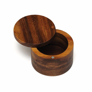 Boîte à sel ou à épices en bois d'acacia avec couvercle magnétique - Product Image 3