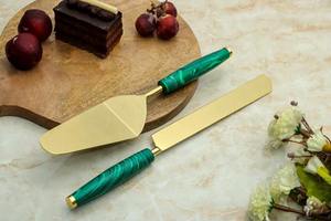 Juego moderno de utensilios metálicos para servir pasteles con mango decorativo, cuchillo y espátula para postres de boda, vajilla para exhibición en panadería - Product Image 2