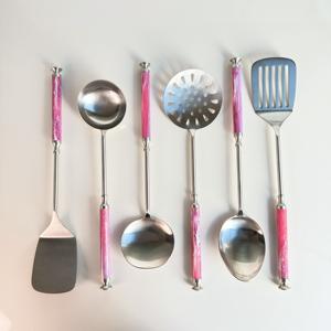 Nouveauté Ensemble d'ustensiles de cuisine en acier inoxydable de 6 pièces avec manche en résine avec boîte pour cadeau de mariage et de fête - Product Image 3