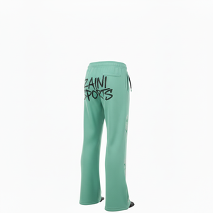 Pantalon évasé en molleton de coton premium pour homme, vert délavé au soleil, avec logo personnalisé en strass thermocollé, coupe ajustée - Product Image 4