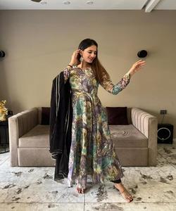 Glamour modeste: Abaya pour femmes robe musulmane Dubaï-infusez votre garde-robe avec des Abayas modestes et élégantes pour un mélange d'élégance - Product Image 6