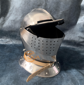 Casque de chevalier médiéval en acier poli avec visière mobile et sangle en cuir pour l'affichage, la reconstitution historique et la décoration - Product Image 4