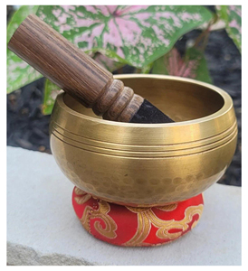 ขันเสียงสเตนเลสสตีลรักษ์โลกสวยงาม ทำด้วยมือจากทิเบต เสียงธรรมชาติผ่อนคลาย สำหรับการทำสมาธิ โยคะ การบำบัดด้วยเสียง และการฝึกฝนเสียงที่ยาวนาน - Product Image 5