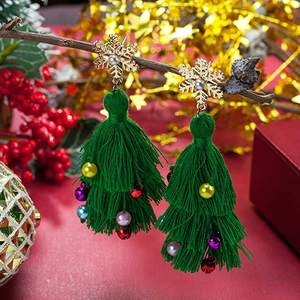 2024 mignon Design plaqué or laine chapeau de noël boucles d'oreilles déclaration géométrique boucles d'oreilles tricotées pour mariage et fête - Product Image 2