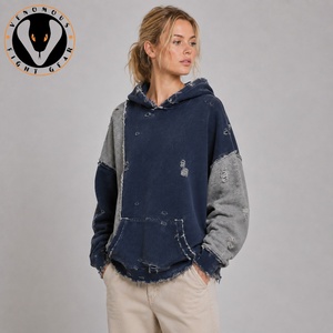 Sweat à capuche premium pour femme, effet usé, coupe décontractée, finition effilochée et tissu doux, idéal pour le streetwear et le style de vie modernes. - Product Image 2