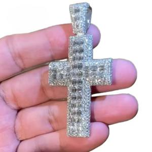 Oferta Especial: Joyería de Moda, Plata de Ley 925 Chapada en Oro, Dijes de Moissanita con Corte Baguette Cónico, Colgantes de Flores Cruzadas para Hombre - Product Image 1