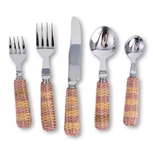 Ensemble de couverts en argent avec poignée en rotin Couverts en acier miroir élégants pour dîner à la maison Vaisselle de mariage et occasions spéciales - Product Image 3