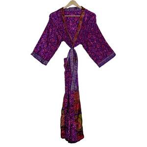 Kimono en soie vintage peint à fleurs Kimono traditionnel Robe Kimono vintage Vêtements de nuit pour femmes Kimono en soie Vêtements de nuit pour femmes - Product Image 1