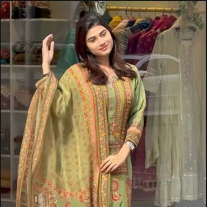 Conjunto Informal de Diseño Indio de Alta Gama, Top de Georgette Sintética con Estampado Digital y Trabajo Manual, Pantalón de Seda Suave y Dupatta con Estampado Digital - Product Image 1