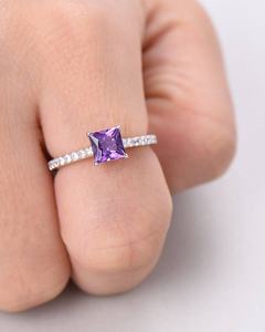 Bague de fiançailles en améthyste violette, taille princesse, or blanc 14 carats, argent sterling, ensemble de mariage minimaliste - Product Image 6