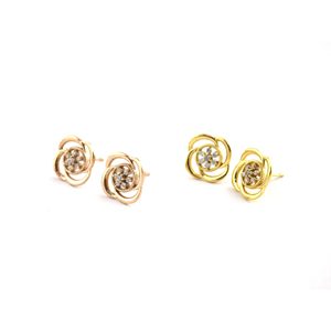 Pendientes de diamantes de oro amarillo de 18 quilates, aretes de flores reales, joyería de diseño floral hecha a mano - Product Image 2