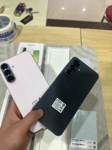 สมาร์ทโฟนแอนดรอยด์ซัมซุงกาแล็กซี่ A56 6.7นิ้ว120Hz Super AMOLED กล้อง50MP สามตัวความจุ512GB 12 GB - Product Image 2