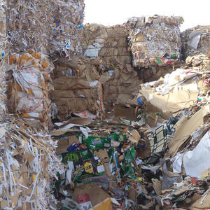 Residuos reciclados sobre blanco duro recortes chatarra de cartón de PH - Product Image 5