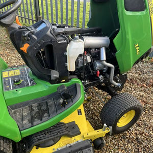 Cortadora de Césped John Deere X940, Motor Diésel Industrial de 2 Tiempos, Entrega Rápida, Características Avanzadas, Caja Recolectora de Césped de 150L, para Uso Profesional y Doméstico - Product Image 3