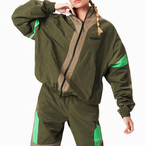 Ensemble de survêtement pour homme en tissu doux à faible friction, offrant une chaleur douce et un drapé décontracté, idéal pour les modes de vie axés sur le confort. - Product Image 3