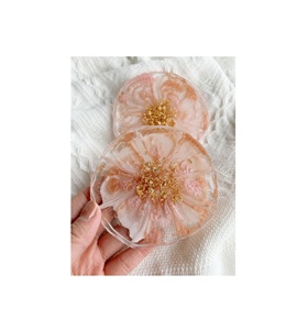 Posavasos de resina artística único, diseñado para la protección del interior del hogar moderno, que ofrece elegantes ideas de decoración para la mesa. - Product Image 3