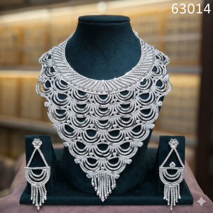 Conjunto de Joyería Étnica Nupcial Tradicional Chapada en Oro Modelo 23137 con Motivo Triangular, Aretes Colgantes y Collar Templo - Product Image 5