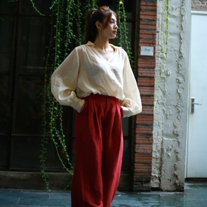 Vente en gros de pantalons décontractés taille moyenne pour femmes rouge foncé en lin et soie jambes larges devant plat respirant écologique poches à séchage rapide - Product Image 5