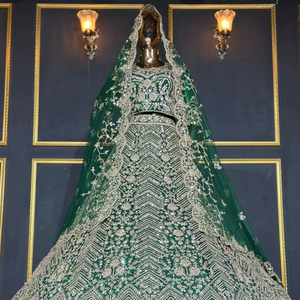 Nouvelle collection Net Bridal Lehenga avec pierre Jarkan complète, Dupatta lourd, Big Flair et chemisier long dans des couleurs riches et sombres - Product Image 1