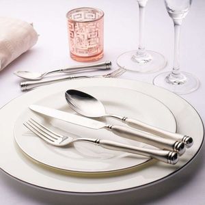 Ensemble de couverts en métal floral gravé pour tables de printemps dîners sur le thème de la nature ou décor de fête de jardin - Product Image 3