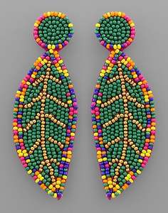 Boucles d'oreilles longues artistiques avec perles et points de couture - Product Image 1