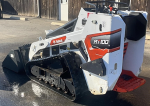 Chargeuse compacte sur pneus Cat MT100 d'occasion certifiée EPA, capacité nominale de 3 tonnes, moteur diesel, matériel de construction - Product Image 2