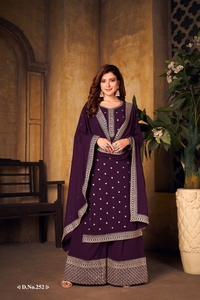 Nouveau concepteur indien, vente chaude de vêtements de mariage et de fête Salwar Kameez pour femmes au prix de gros du fabricant indien Surat - Product Image 6