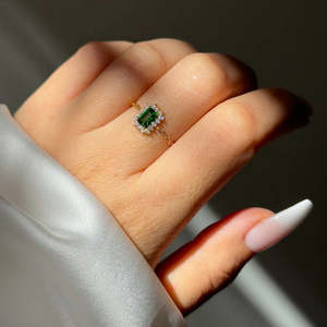NOVAMART Women's Fine Vintage Halo Gold Plated 925 <b>Silver</b> <b>Emerald</b> Cut <b>Emerald</b> Inlay Geometric Gemstone <b>Ring</b>-Fashionable Gift - Product Image 1