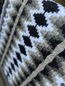 La couverture de selle occidentale en laine confortable pour chevaux offre un soutien pendant les courses de barils et les événements de rodéo - Product Image 3