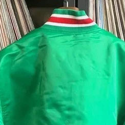 Veste en satin décontractée d'hiver pour homme, col rond, boutons en corne sur le devant, logo athlétique, veste universitaire en polyester - Product Image 5