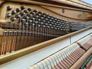 Piano Vertical Yamaha U7 Marrón para Músicos Profesionales, Piano Japonés Usado de Segunda Mano, Madera Maciza, 88 Teclas, Serie U-7 U - Product Image 3