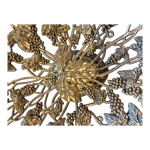 Bol à fruits en or avec accents de raisin, idéal pour la table à manger, le comptoir de cuisine, le service et l'organisation quotidienne de la maison, en provenance d'Inde - Product Image 5