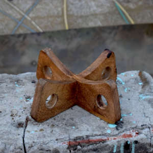 ชุดชามไม้ทรงกลมขนาดใหญ่ทำมือจากไม้กระถินเทศแบบยั่งยืน พร้อมฐานสำหรับใส่สลัด ผลไม้ และผัก - Product Image 4