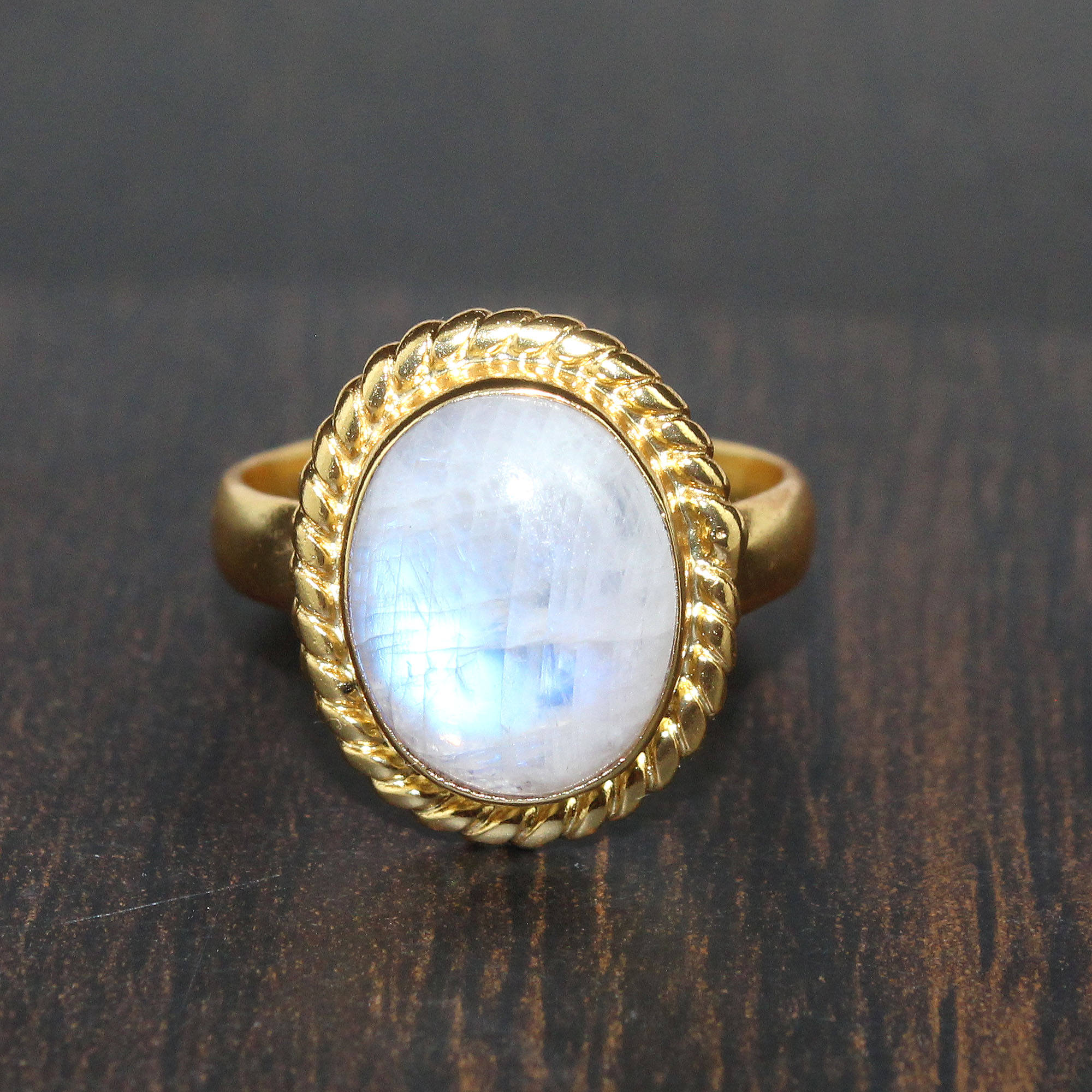 มูนสโตนสีขาว