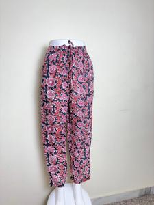 Pantalones de pijama de algodón con estampado floral para mujer azul marino y rosa - Product Image 6