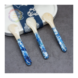 Cuillère luxueuse en nacre et coquillage-Parfait pour le caviar, les desserts et les expériences culinaires élégantes - Product Image 3