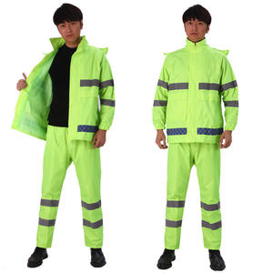 Traje de lluvia de último diseño Traje de lluvia de la mejor calidad Hecho en material de poliéster Traje de lluvia para uso al aire libre - Product Image 3