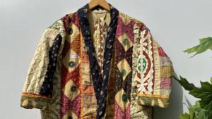 Chaqueta Kantha de Algodón Ecológico Acolchada con Múltiples Apliques de Retazos Hecha a Mano en India para Mujer, Transpirable, Venta al por Mayor - Product Image 2