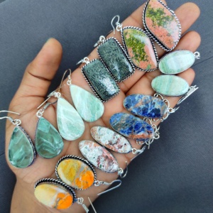 Pendientes colgantes de piedras preciosas de nuevo diseño al por mayor, piedras preciosas chapadas en oro, mezcla de formas, piedras preciosas curativas, pendientes de moda para regalo - Product Image 2