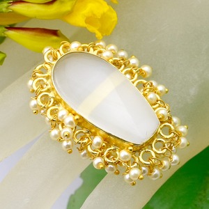 Anillos de Piedras Preciosas Naturales Monalisa de Estilo Moderno Hechos a Mano, Perla de Agua Dulce con Engaste de Bisel Chapado en Oro, Joyería para Bodas y Fiestas - Product Image 1