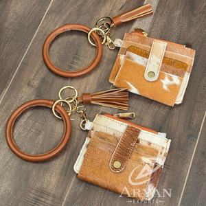 Porte-cartes en cuir de vachette pour femmes avec porte-clés Bracelet à pampilles Porte-monnaie et bracelet Accessoire compact et tendance pour un usage quotidien - Product Image 1