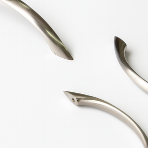 Poignée d'armoire moderne en alliage de zinc avec finition en nickel brossé Tiroir de meuble élégant Quincaillerie d'armoire durable - Product Image 3