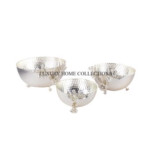 Cuencos de servir de metal hechos a mano de lujo con detalles intrincados y acabados vibrantes perfectos para exhibir platos gourmet - Product Image 5